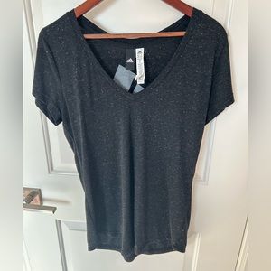 Adidas Women’s Winners Tee T-Shirt V-Neck Back Logo Heathered Black Grey Sz M